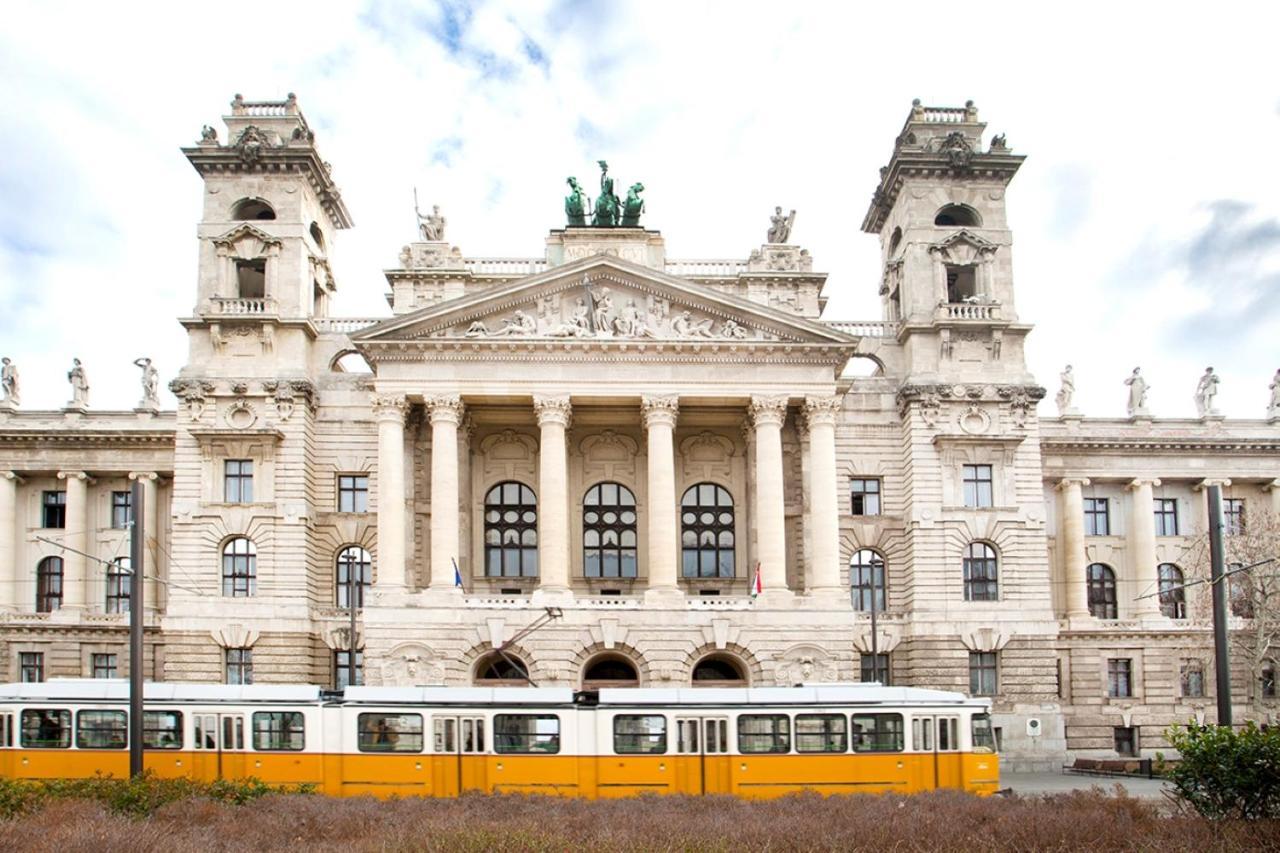 Sandra Apartment Close To Chain Bridge Budapest Exterior photo